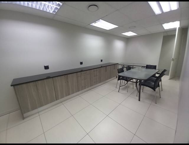 554M² OFFICE TO LET IN BRYANSTON